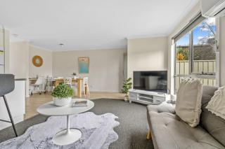Stylish and Spacious Launceston Villa plus Free Wifi - 8