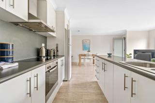 Stylish and Spacious Launceston Villa plus Free Wifi - 1