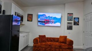 3 King Beds and 4 Bathrooms Near Downtown and OTR - 2