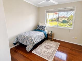 Entire house with 7BR 2 livings in top location - 8