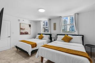 Luxury 3BR in Brickell 4 Beds & Free Parking - 4