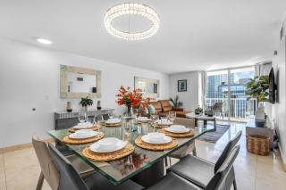 Luxury 3BR in Brickell 4 Beds & Free Parking - 1