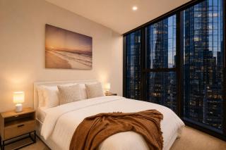 Skyline 2BR Sunset Retreat Balcony Bar & Views - 8