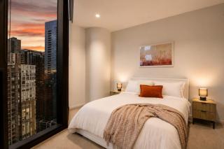 Skyline 2BR Sunset Retreat Balcony Bar & Views - 2