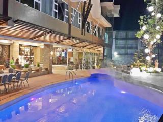 Newtown Plaza Hotel - 4