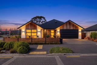 Ataahua a Sunlit 4BR Home that Sleeps 8 - 8