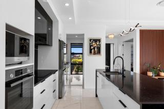 Ataahua a Sunlit 4BR Home that Sleeps 8 - 1