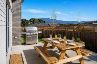 Villa Nine Sleeps 6 10Mins to CBD Airport - 7