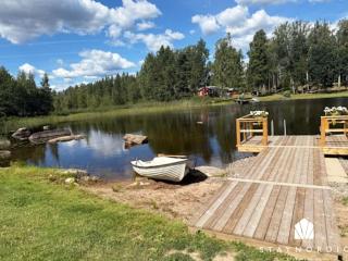 Red Cottage with Lakefront Location at Nerbjärken - 0
