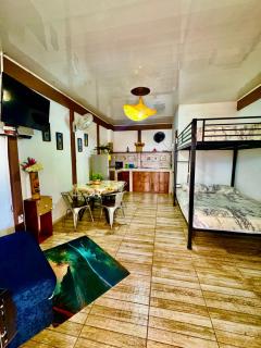 Villas Ela en Bahía Ballena Uvita hermosas habitaciones privadas grandes, cerca de playa con piscina,cocina,jacuzzi,aire acondicionado,tv, baño privado,parqueo gratis y terraza - 8