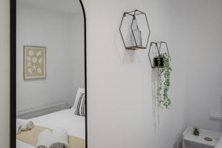Luxury 1-Bed Stylish Central Blackpool - 2
