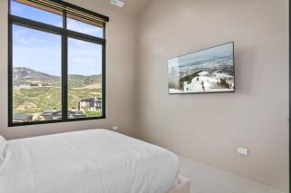 Deer Valley 3BR - Hot Tub, Fire Pit & Views home - 1