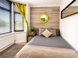 Poole 2-bedroom bungalow - 9