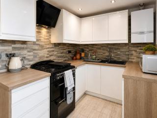 Poole 2-bedroom bungalow - 8