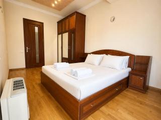 Premium 3BR & 3BA Apartment With Balcony Near Republic Square - 3