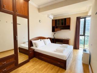 Premium 3BR & 3BA Apartment With Balcony Near Republic Square - 4