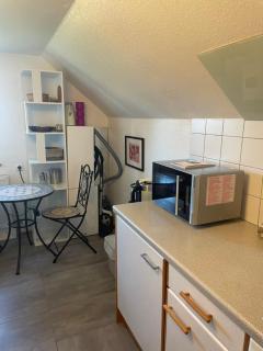 Basic upstairs small studio with Garden Mountain view,Short Term stay,Free parking, 24 h check-in - 4