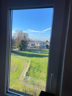 Basic upstairs small studio with Garden Mountain view,Short Term stay,Free parking, 24 h check-in - 7