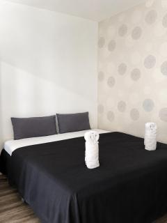 Stylish City Center Apartment with Terrace and Parking - 2