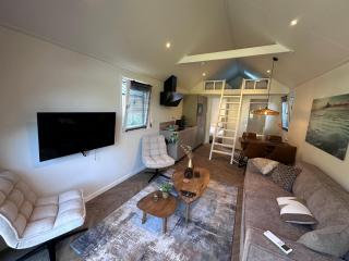 Luxurious Lodge with hot tub - fantastic location - 8