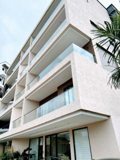 Stunning Modern Retreat with a Patio, Sea view and Super Fast Internet - 7
