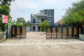 RedDoorz at Griya Athaya Maguwoharjo Yogyakarta - 9
