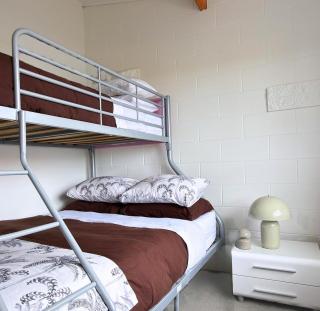 Sunny 2-Bed - 2 Min Walk to Lake - 3
