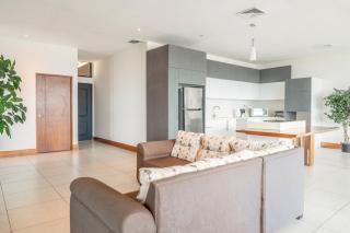 El Roble Penthouse: Wraparound Deck, Views - 1