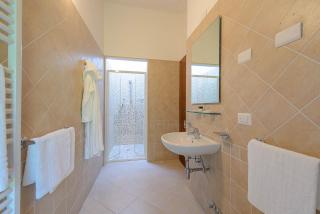 Appartamento indipendente con giardino, balcone vista mare - 4