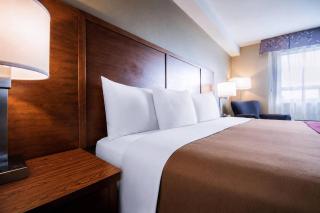 Comfort Inn & Suites - 4