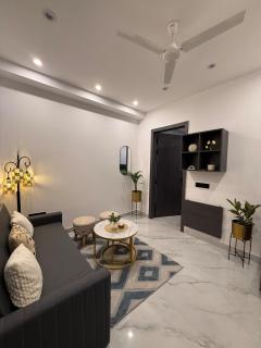 The Monochrome Nook- 1BHK Apt near Medanta - The Medicity - Self Check-in - 0