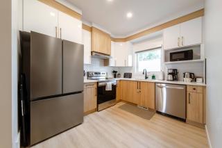 Stylish 3BR Family Stay DT, Stadium & Hospital - 9