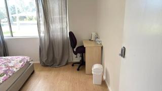 Room 3 Spacious Room with Private Bathroom Walk to Shops - 8