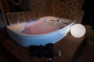 Love room Bali - jacuzzi & cinéma privé - Bretagne - 9