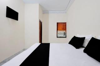 Hotel Dev Inn - 1