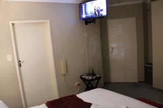 Private En-Suite Room with King XL Bed near OR Tambo - 4