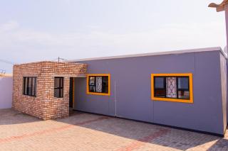 Eighth Avenue Self Catering Accommodation - 9