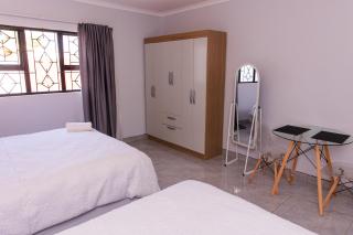 Eighth Avenue Self Catering Accommodation - 1