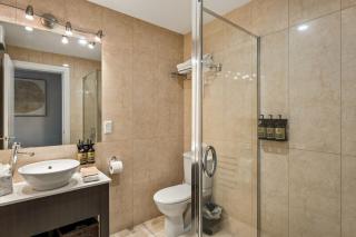 Lakefront Retreat - 2