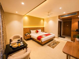 SWIMMING POOL LUXUARY RKB ,Puri , Near Seabeach & Shree Jagannath Temple , Fully Air Condationed Rooms ,Wifi , Lift , Restaurant & Parking , BEST LOCATION - 9