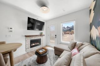 Chic and Charming 1BR Haven Hot Tub Near Banff - 4