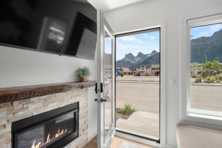 Chic and Charming 1BR Haven Hot Tub Near Banff - 3