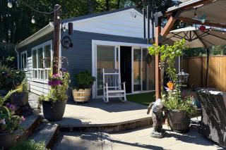 Private Guesthouse Near Seattle & Bellevue - 9