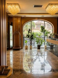 Regal Hotel Spa - 2