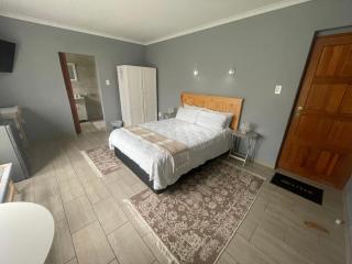 York-R102 Airport Road - Modern Comfort - 2