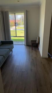 R8 Bright Spacious Room near Perth Airport with AC - 6