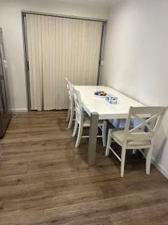 R6 Bright Spacious Room near Perth Airport with AC - 2