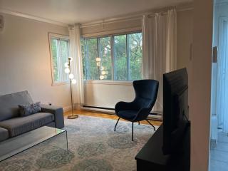 Large Sunny 3 bedroom home in great neighbourhood - 3
