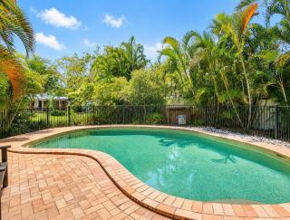 Executive Waterfront Home Sensational Views - 0