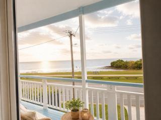 Executive Waterfront Home Sensational Views - 4